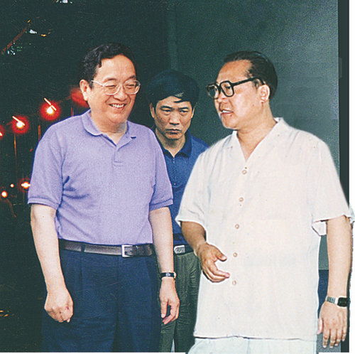 原湖北省委書記，現(xiàn)中央政治局常委俞正聲來(lái)公司檢查指導(dǎo)工作